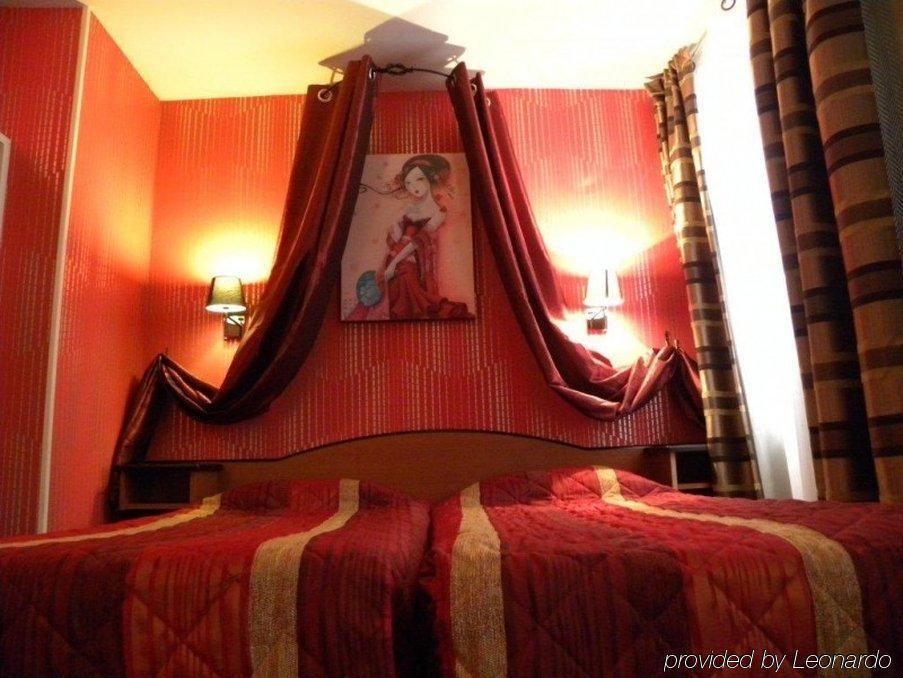 ホテル プランス モンソー パリ 部屋 写真
